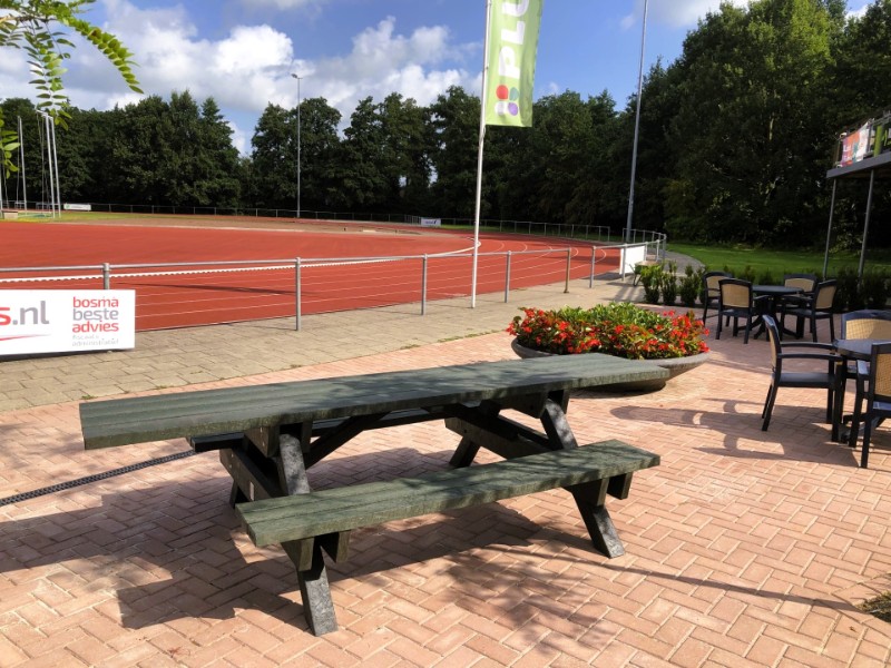 Rolstoelvriendelijke picknicktafel